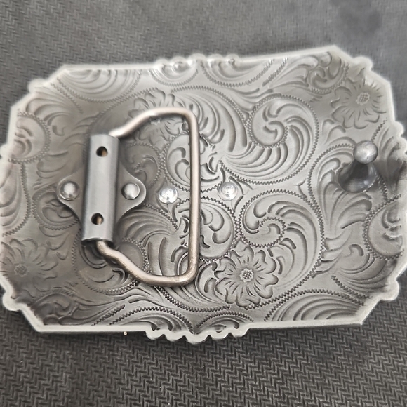 Gold and Silver Bull Head Belt Buckle - Picture 2 of 4